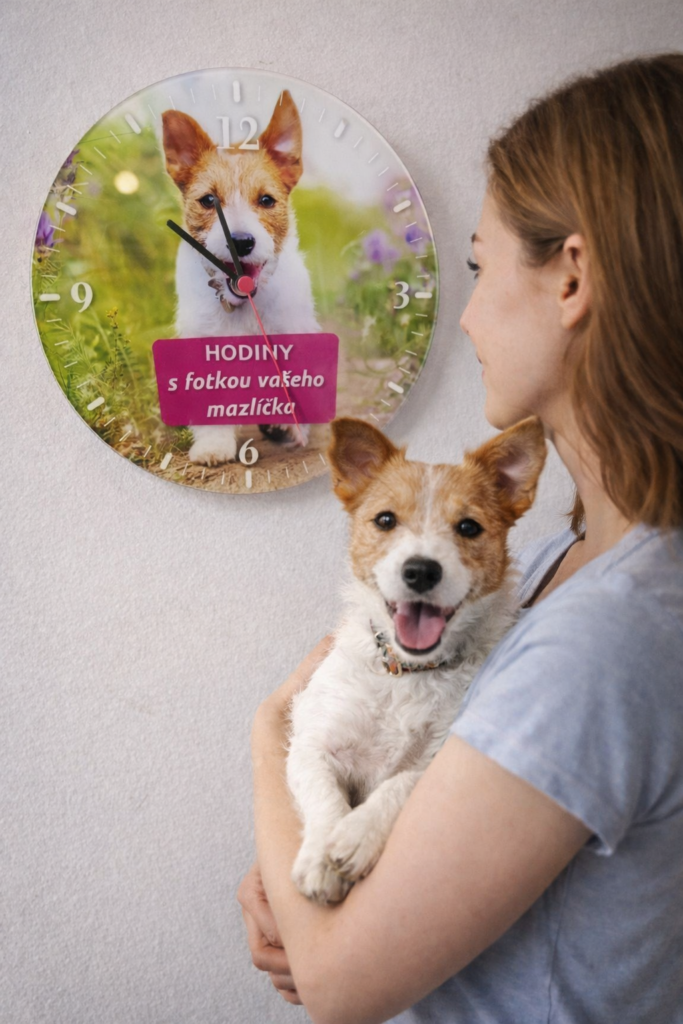 UV tisk na čirý akryl a výroba hodin z vlastního motivu.