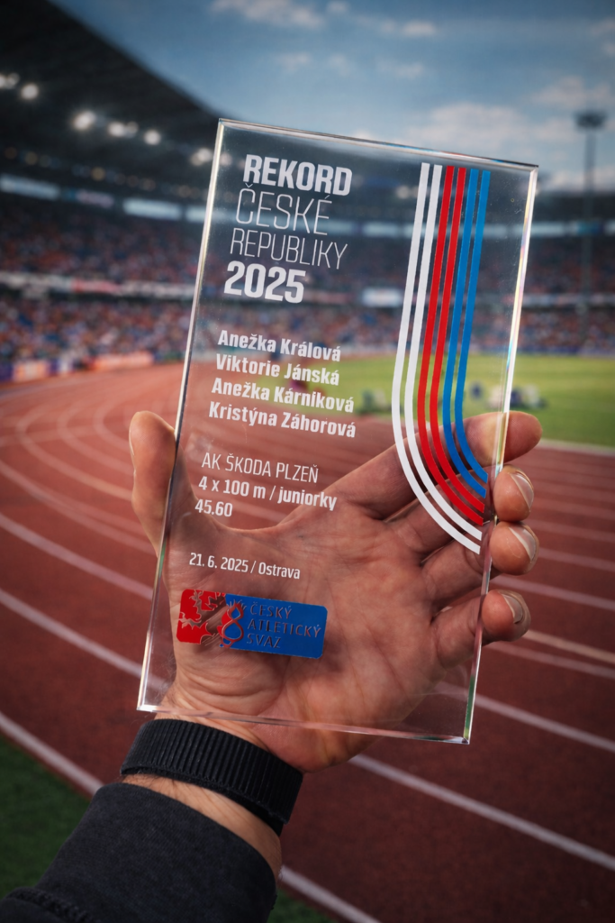 UV tisk na skleněnou plaketu.